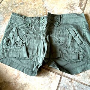 Side 5 green shorts from Paris blue
